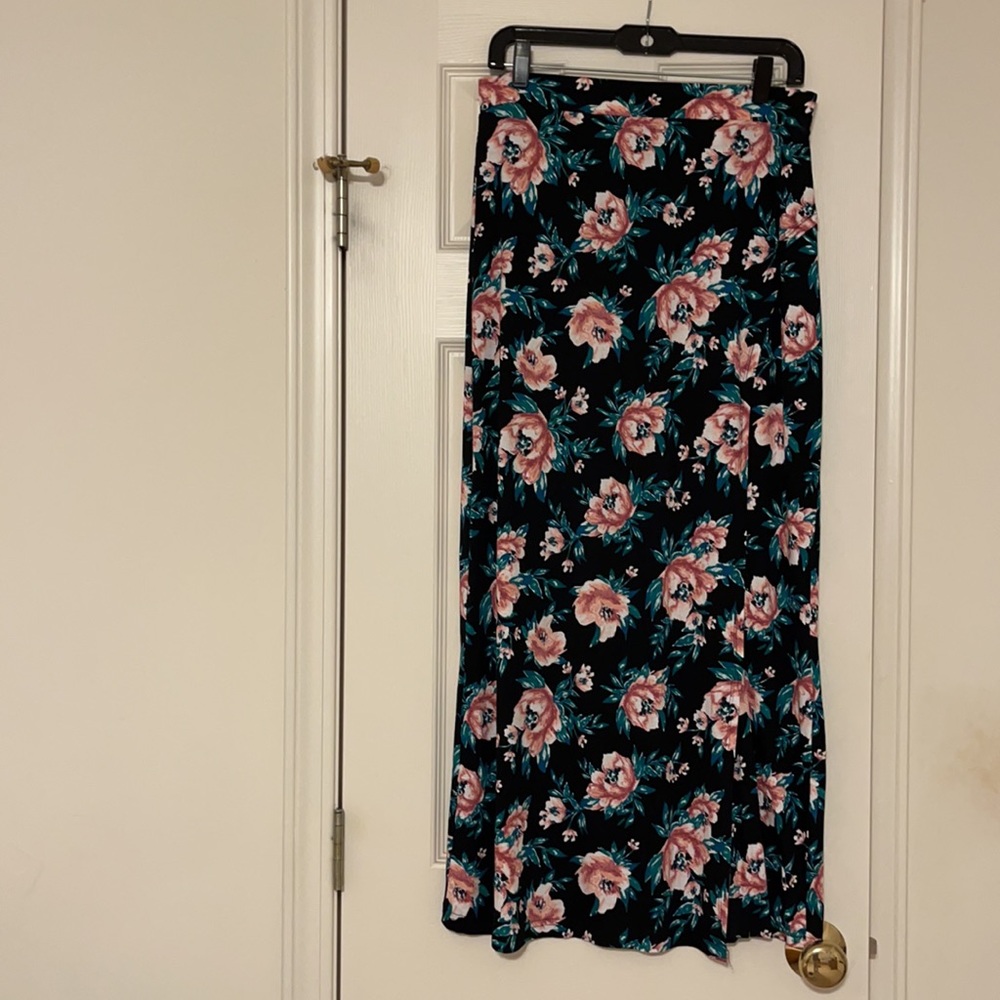 Brand: Charlotte Russe Color: Black, Pink, Hunter Green Size: Large